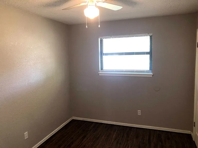 955 SW 4th Pl — Photo 8