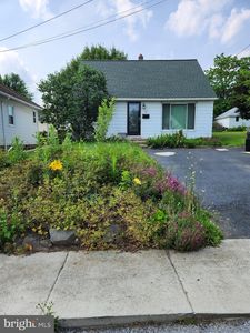 13 W Locust St, Enola, PA, 17025