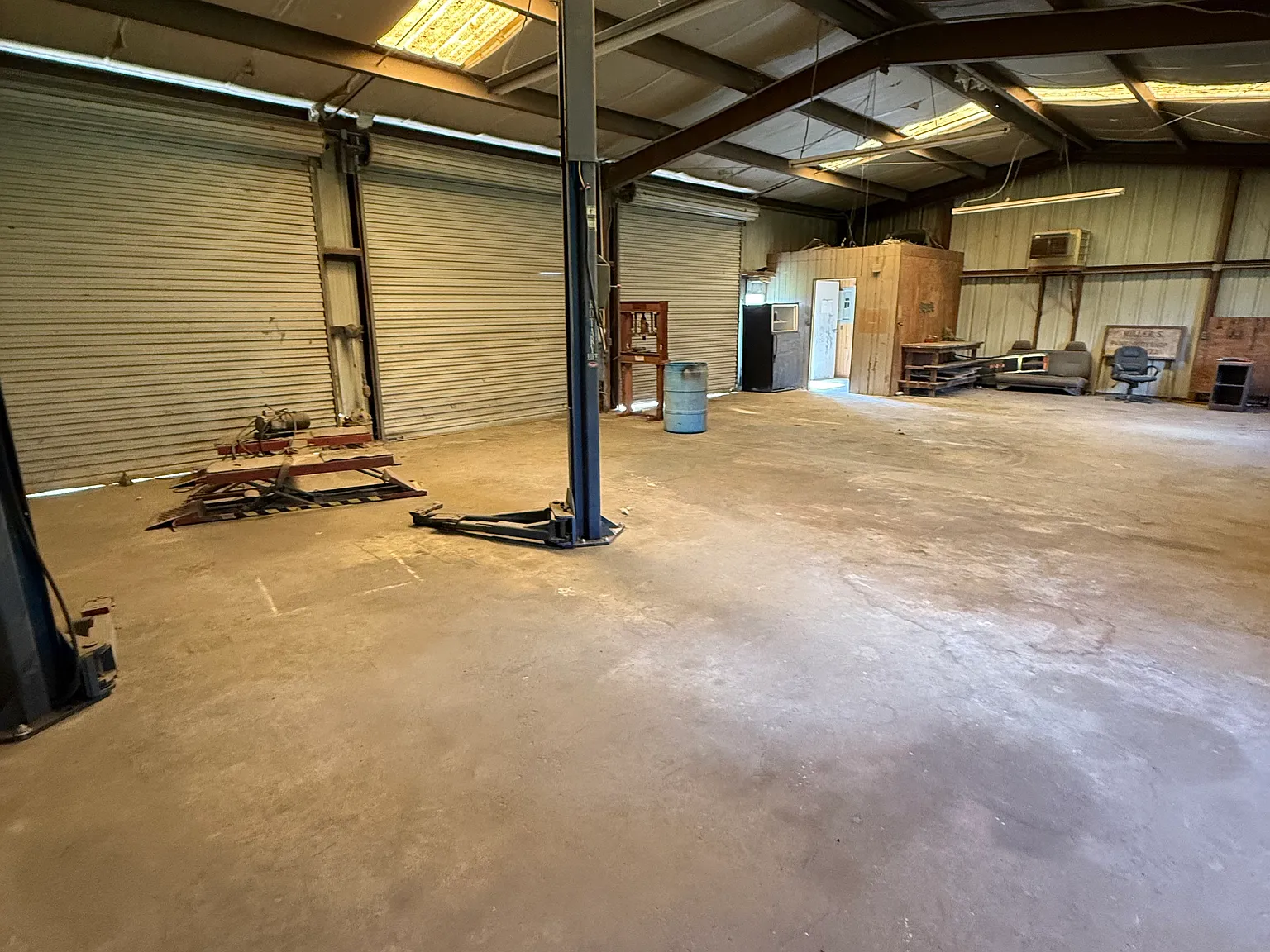 Studio, 4000 sqft, $1,000 — Photo 3