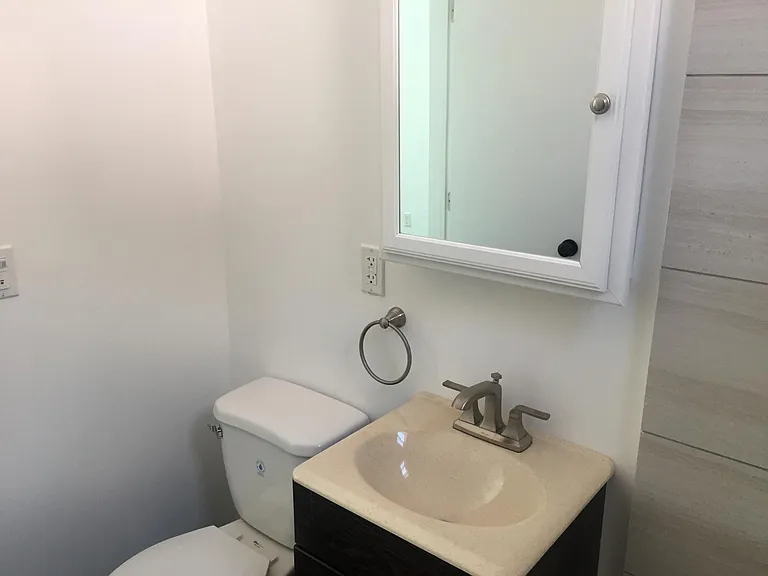 2415 S Ridgeley Dr — Photo 14