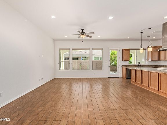 3rd image of 1367 E VERDE Boulevard