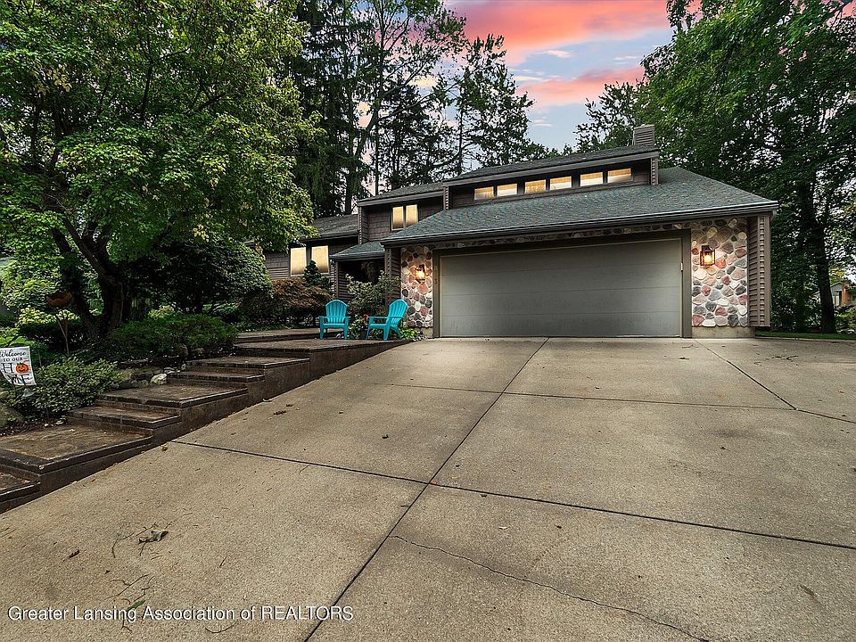 1st image of 893 Whitman Dr