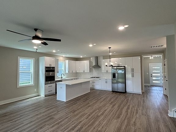 4th image of 212 Summer Breeze Dr