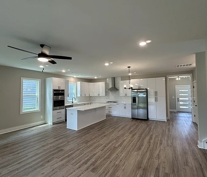 212 Summer Breeze Dr — Photo 4
