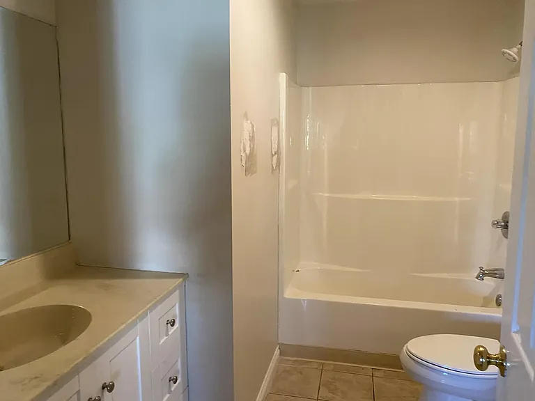 908 E Mountainview Rd — Photo 12