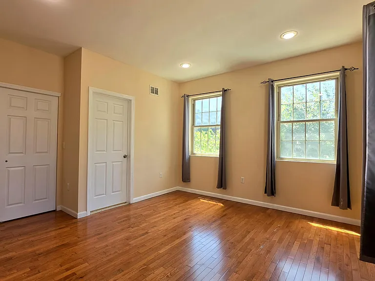 249 Winfield Ave #1 — Photo 7