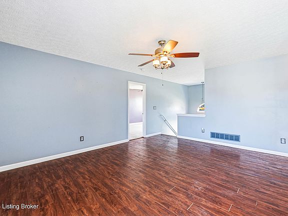 4th image of 597 Oak Grove Blvd