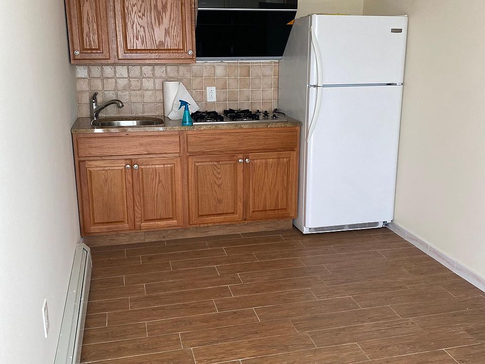 1st image of 471 Stobe Ave #1