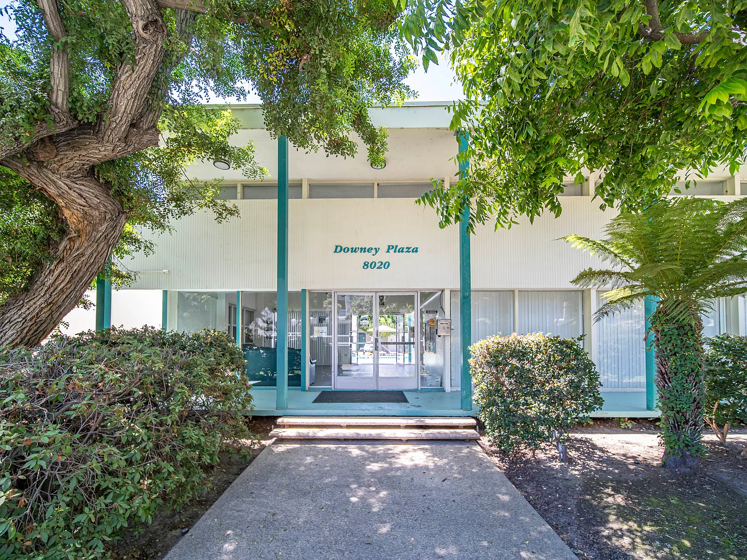 Downey Plaza — Photo 1