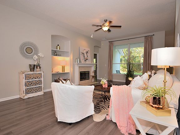 4th image of 820 E Tennessee Trce