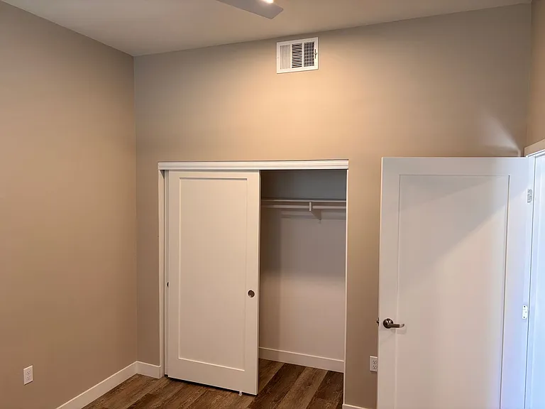 1316 E Grand Ave #104 — Photo 30