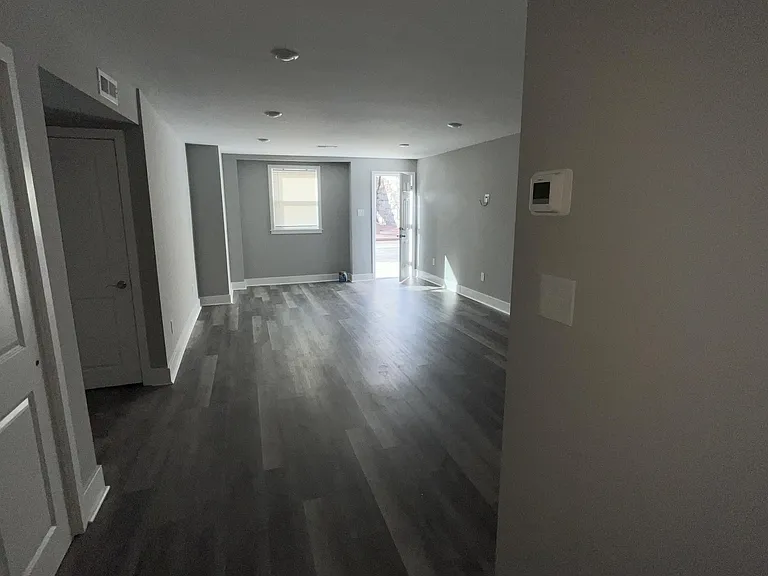 527 Welsh St #1 — Photo 8