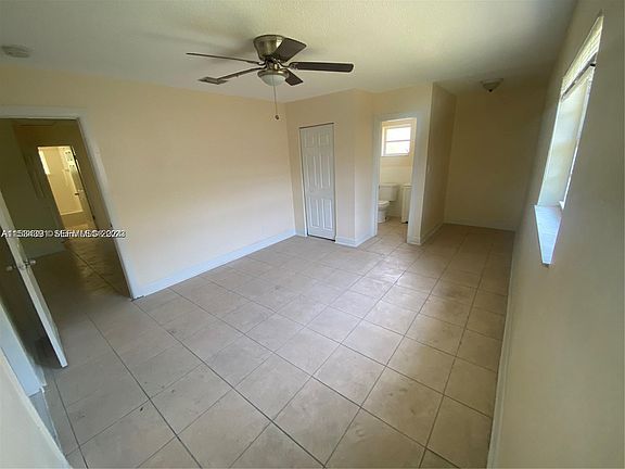 2nd image of 933 NE 38th St #3