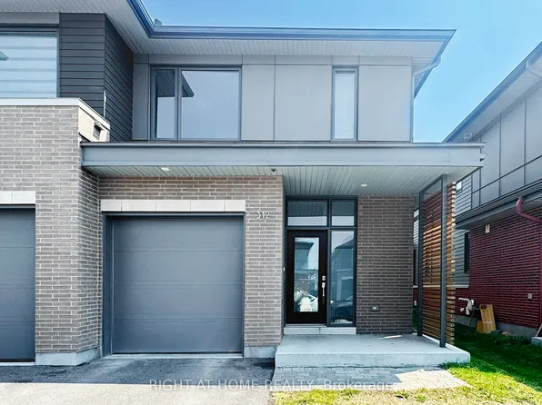 312 Wigwas St, Ottawa, ON K1K 5A1