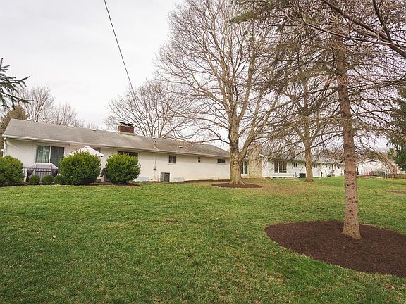 3rd image of 219 Sanbridge Cir