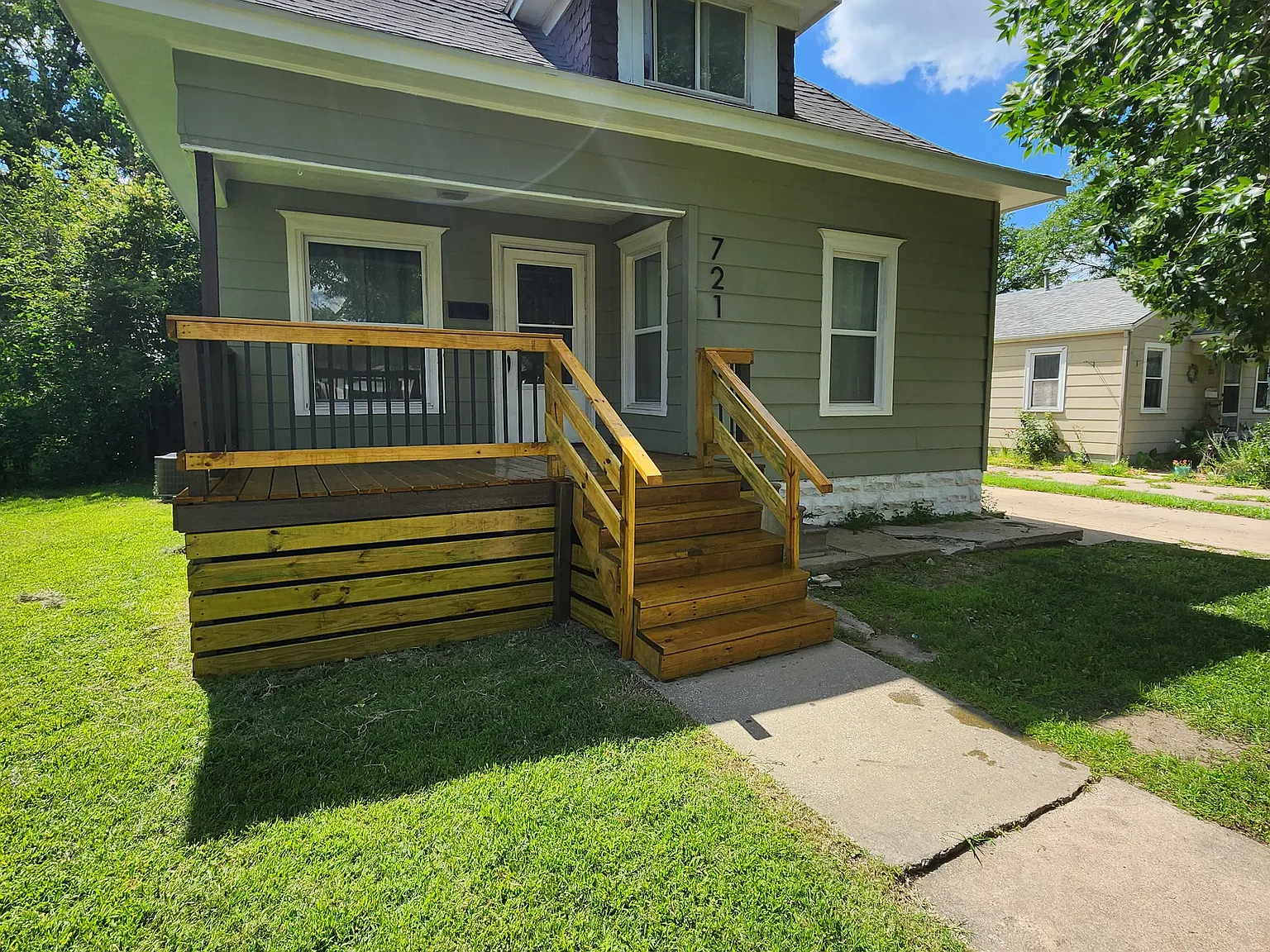 3 bed, 1044 sqft, $1,350 — Photo 1