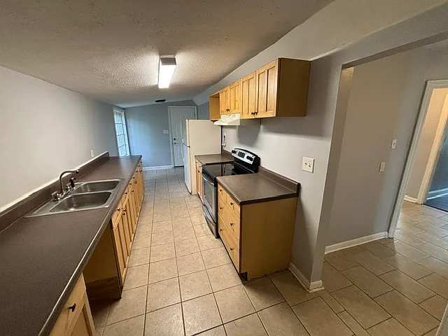 3 bed, 920 sqft, $1,250 — Photo 3