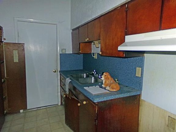 3rd image of 1225 Crest Park Dr
