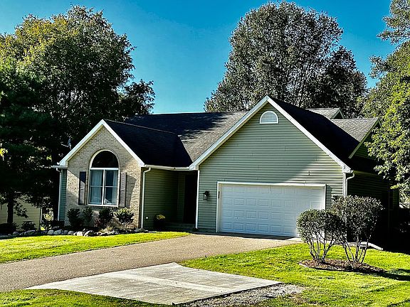 3rd image of 9815 Sunnywood Dr