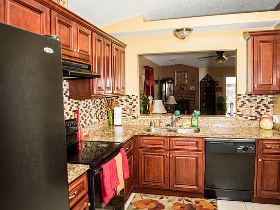 5th image of 10743 San Antonio Ct