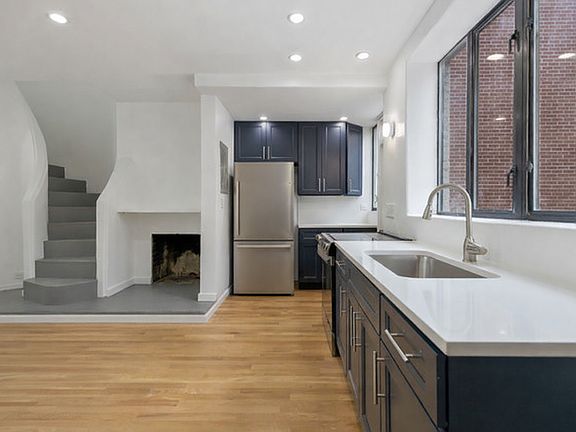 4th image of 1209 N State Pkwy APT 11