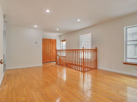 4th image of 108 Hutton St Floor 2