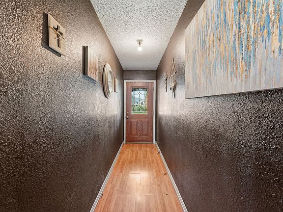 4th image of 106 E Schreiber St