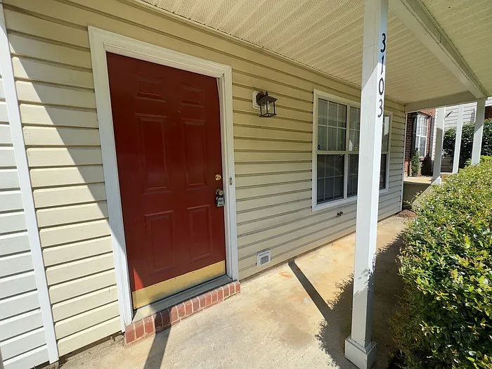 3 bed, 2.5 bath, 1122 sqft, $1,695 — Photo 3