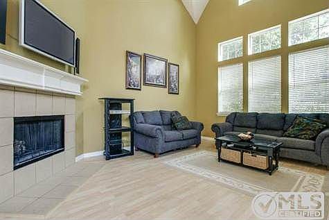 5th image of 206 Republic Ln