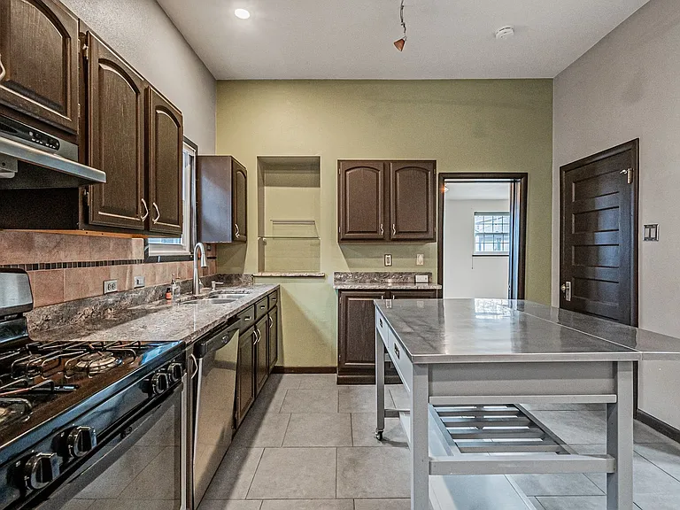 908 S Washington St — Photo 18