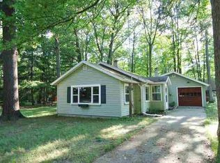 125 Devonshire Dr, Houghton Lake, MI 48629
