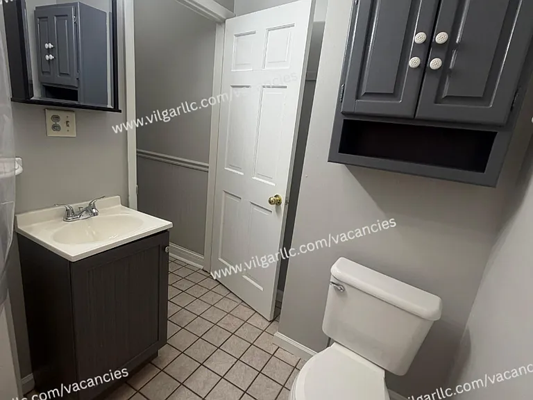708 Perry St — Photo 9