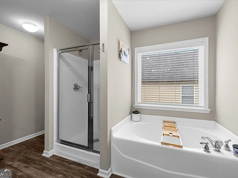 77 Lakeshore Pkwy — Photo 26