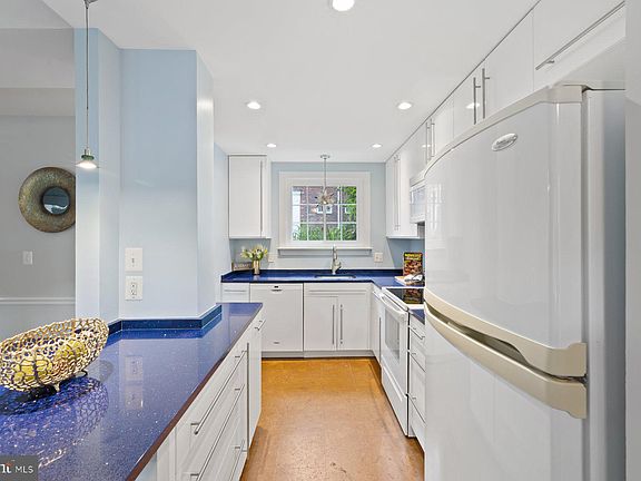 4th image of 3332 Martha Custis Dr