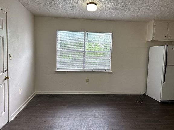5th image of 111 South Dr