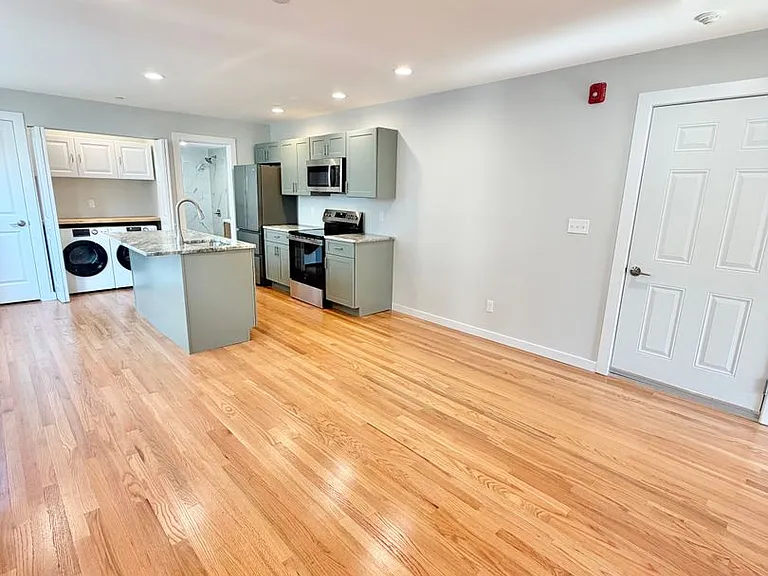 18 Cedar St — Photo 36