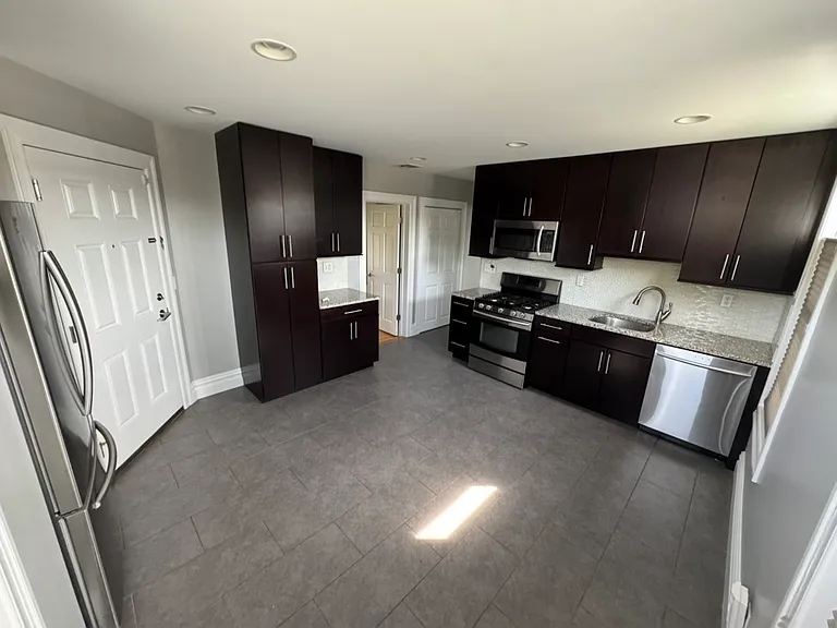1246 McBride Ave #1 — Photo 2