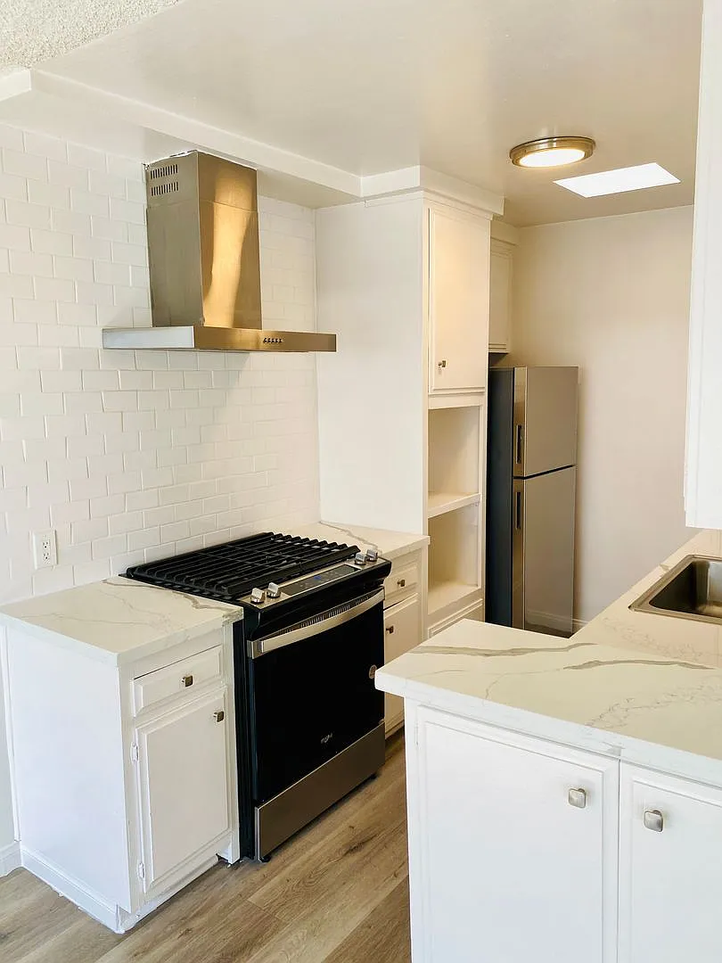 7010 Lanewood Ave LLC — Photo 4