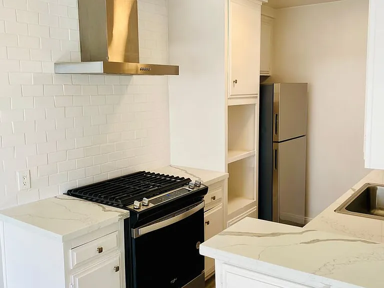 7010 Lanewood Ave LLC — Photo 3