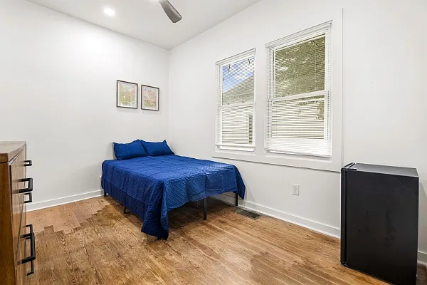 5 bed, 1580 sqft, $2,600 — Photo 2