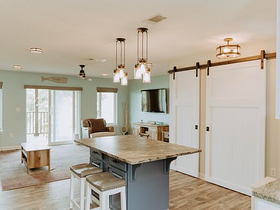 3rd image of 3614 Ebb Tide Ln