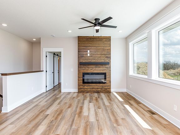 4th image of 712 Academy Cir