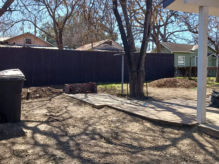 414 W Theo Ave — Photo 4