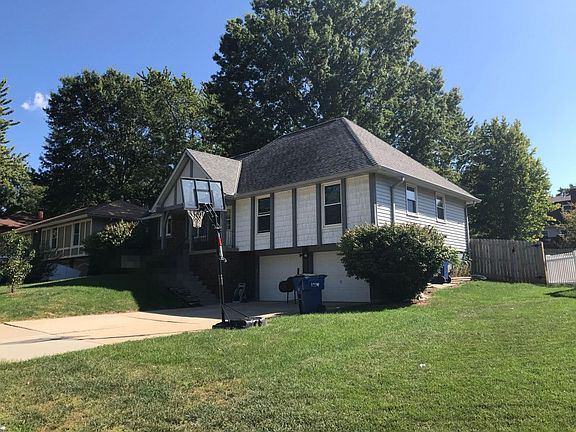 3rd image of 520 NW Brett Cir