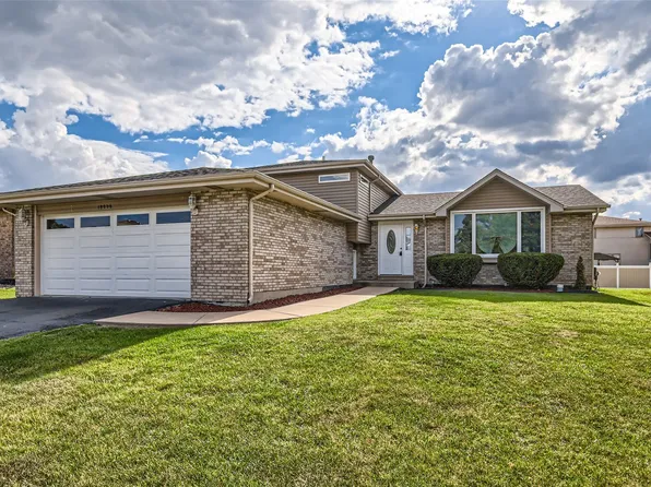 18006 Vista Dr, Country Club Hills, IL 60478