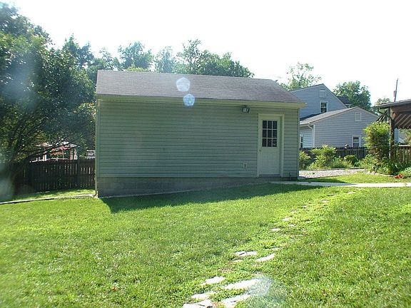 3rd image of 410 Pleasant Dr