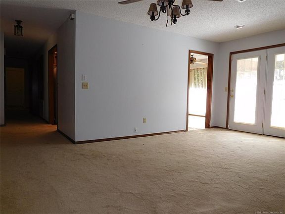 2nd image of 5 Crooked Oak Ln