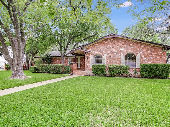 4th image of 8902 Balcones Club Dr