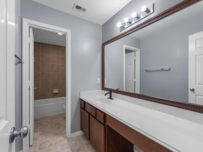 6131 Settlers Lake Cir W — Photo 11