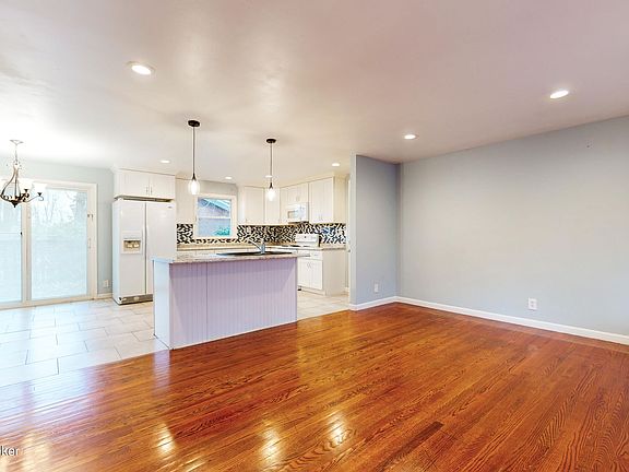 5th image of 7119 Denver Ln